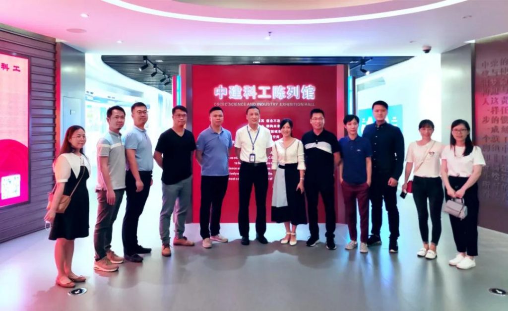 廣東工業(yè)設(shè)計(jì)城領(lǐng)導(dǎo)、深圳中國(guó)鋼結(jié)構(gòu)博物館館長(zhǎng)、巖星領(lǐng)導(dǎo)合照